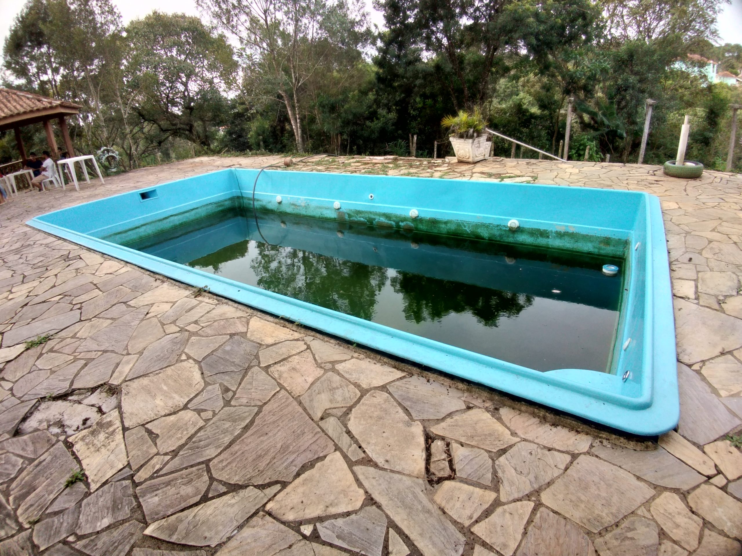 como limpar piscina